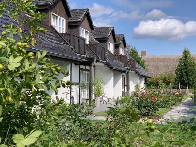 Landhotel Rosenhof Garni Am Plauer See Mit Ladesaeule Fuer E-Autos Quetzin Exterior foto