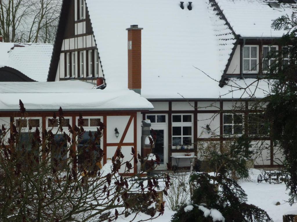 Landhotel Rosenhof Garni Am Plauer See Mit Ladesaeule Fuer E-Autos Quetzin Exterior foto